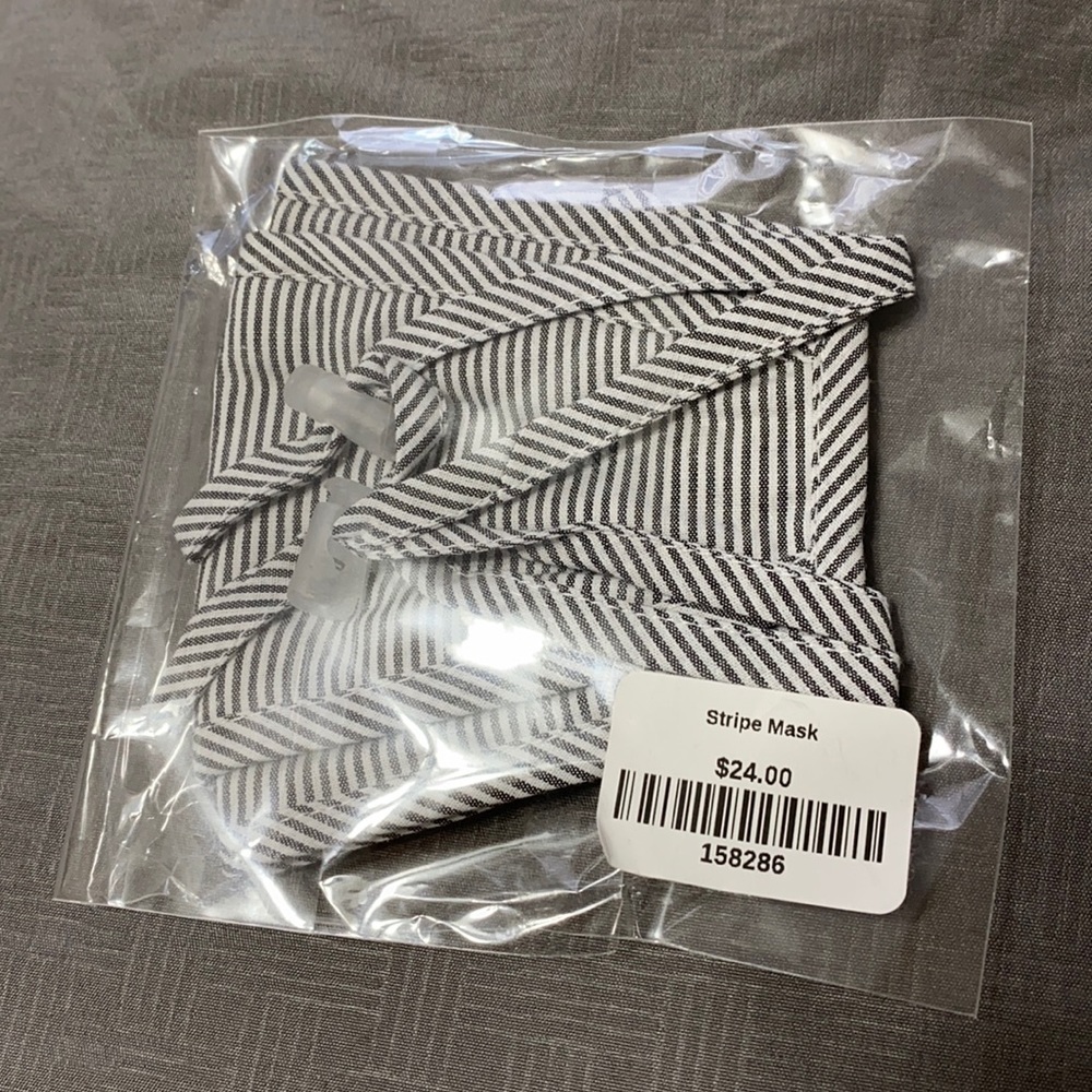 NWT Sealed Striped Facemask Adjustable + Nose Clip